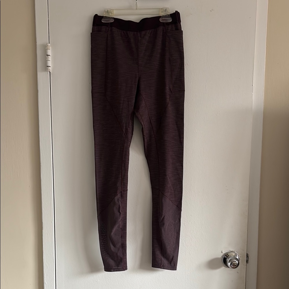 1 Unique Lululemon leggings w pockets